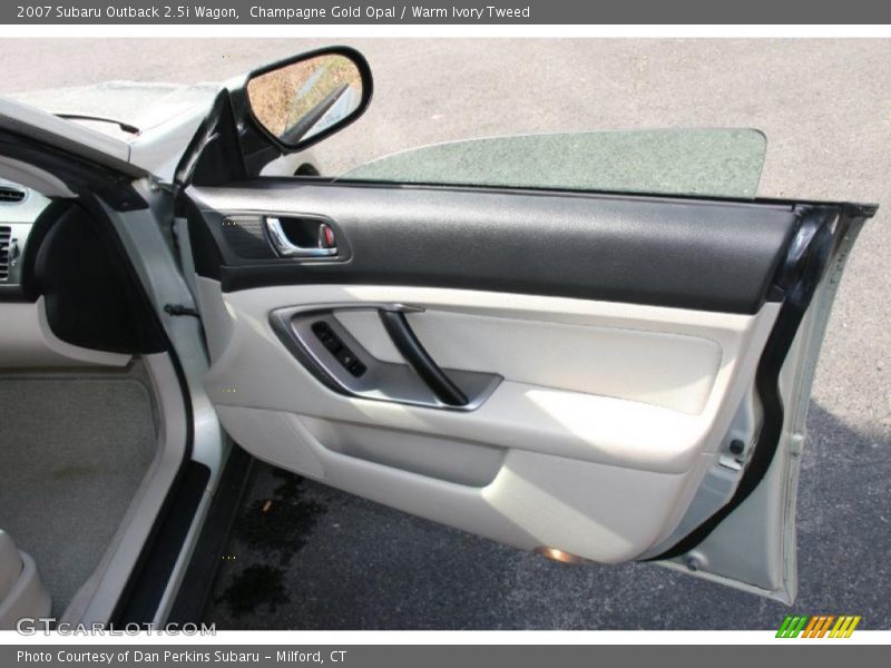 Champagne Gold Opal / Warm Ivory Tweed 2007 Subaru Outback 2.5i Wagon