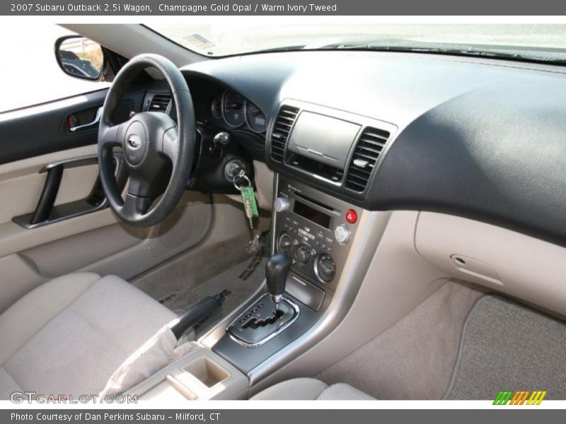 Champagne Gold Opal / Warm Ivory Tweed 2007 Subaru Outback 2.5i Wagon