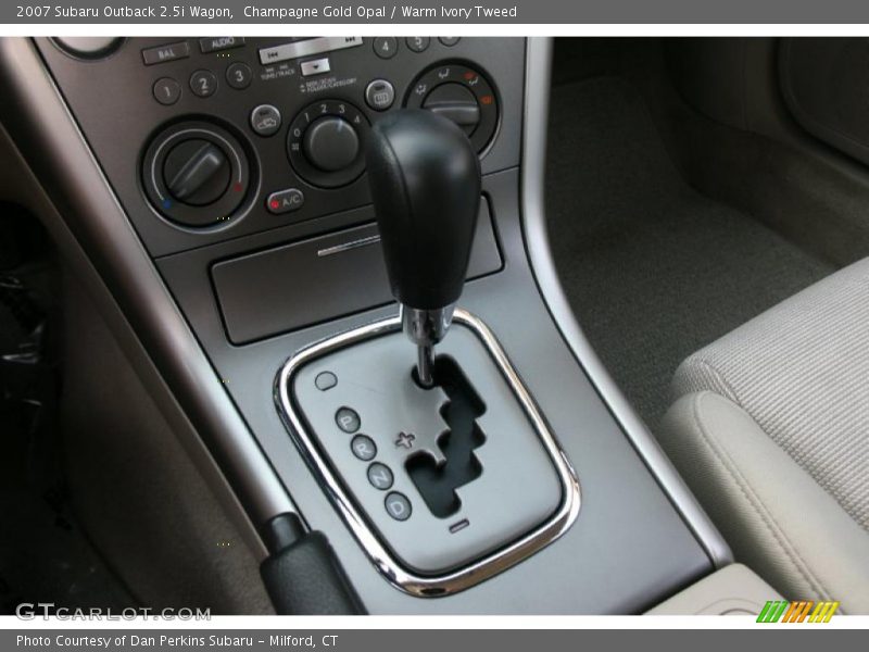 Champagne Gold Opal / Warm Ivory Tweed 2007 Subaru Outback 2.5i Wagon