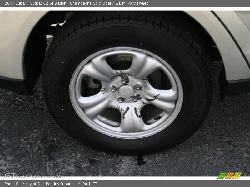 Champagne Gold Opal / Warm Ivory Tweed 2007 Subaru Outback 2.5i Wagon