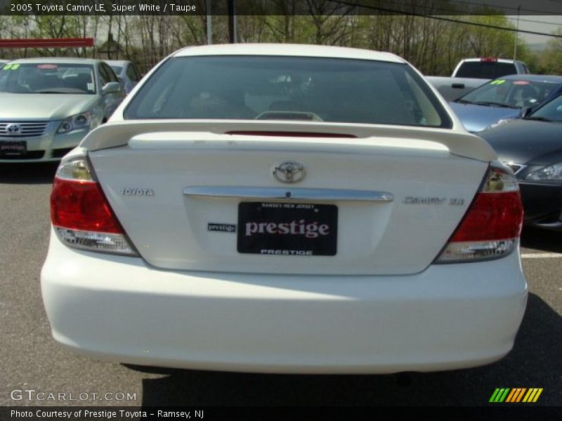 Super White / Taupe 2005 Toyota Camry LE