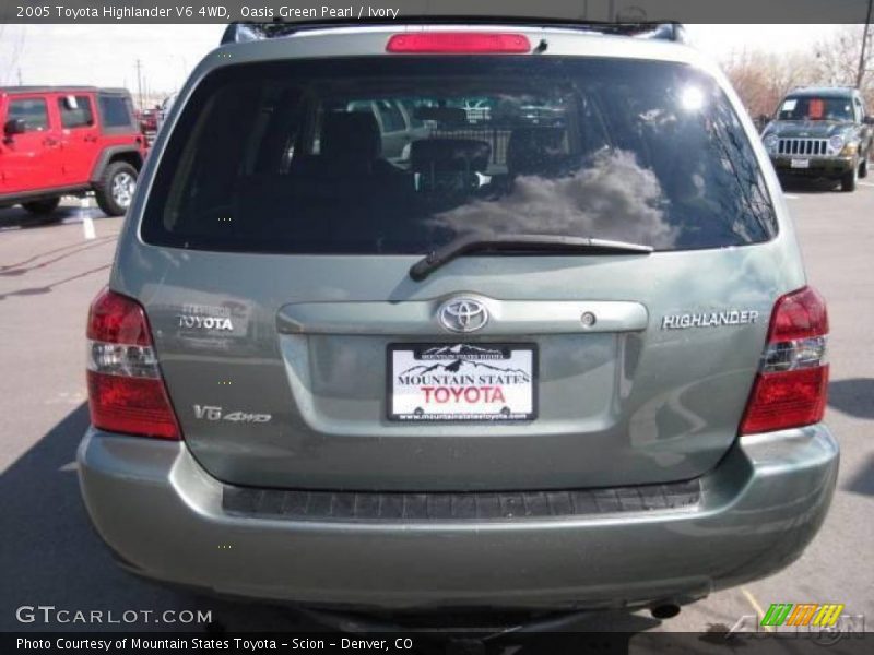 Oasis Green Pearl / Ivory 2005 Toyota Highlander V6 4WD