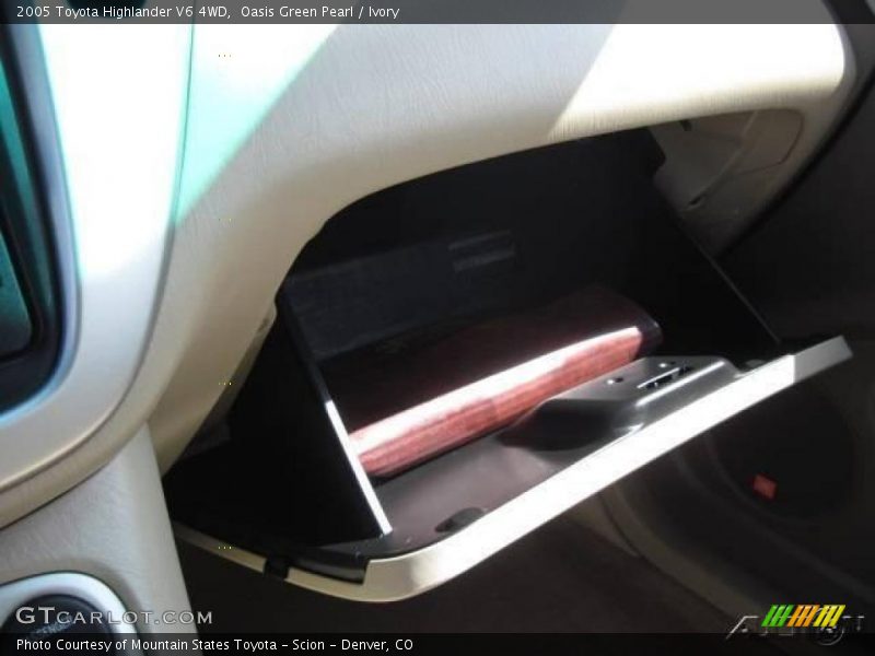 Oasis Green Pearl / Ivory 2005 Toyota Highlander V6 4WD