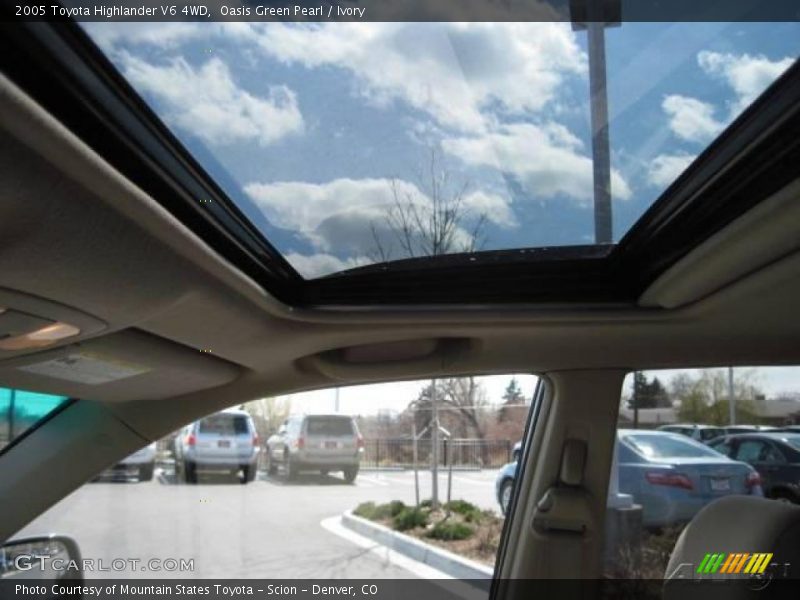 Oasis Green Pearl / Ivory 2005 Toyota Highlander V6 4WD