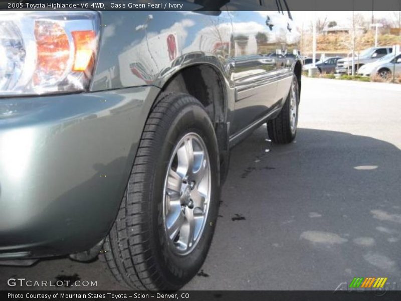 Oasis Green Pearl / Ivory 2005 Toyota Highlander V6 4WD