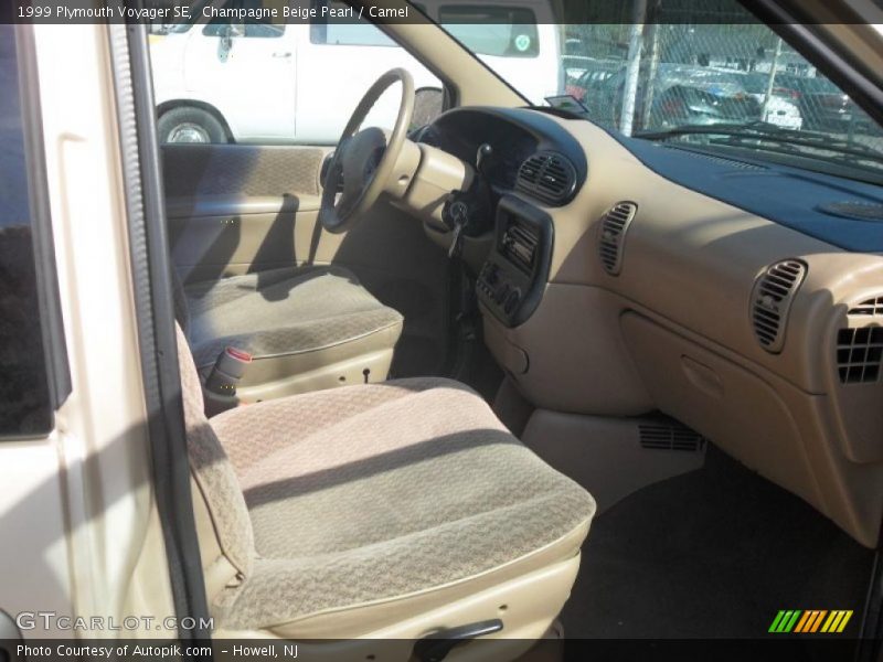 Champagne Beige Pearl / Camel 1999 Plymouth Voyager SE