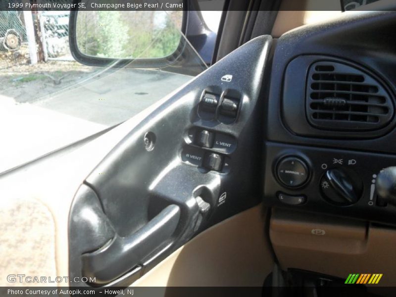 Champagne Beige Pearl / Camel 1999 Plymouth Voyager SE