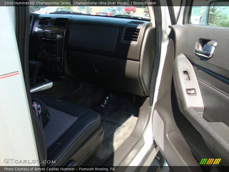 Championship Ultra Silver Metallic / Ebony/Pewter 2009 Hummer H3 Championship Series