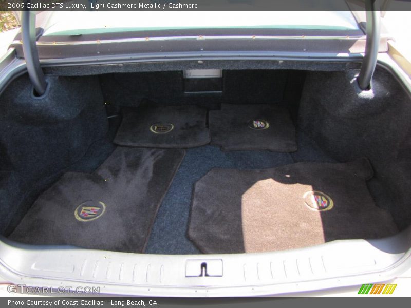 Light Cashmere Metallic / Cashmere 2006 Cadillac DTS Luxury