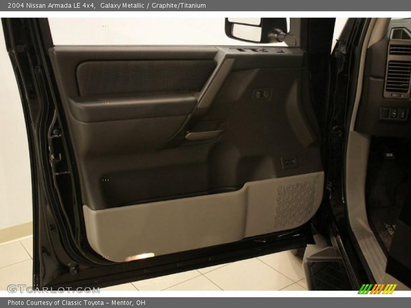 Galaxy Metallic / Graphite/Titanium 2004 Nissan Armada LE 4x4