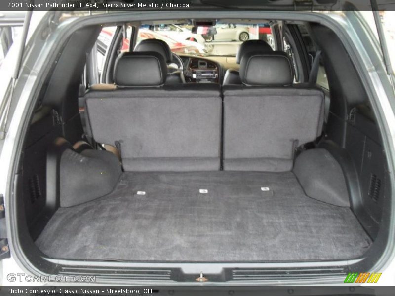 Sierra Silver Metallic / Charcoal 2001 Nissan Pathfinder LE 4x4