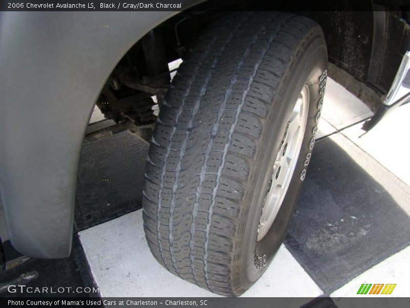 Black / Gray/Dark Charcoal 2006 Chevrolet Avalanche LS