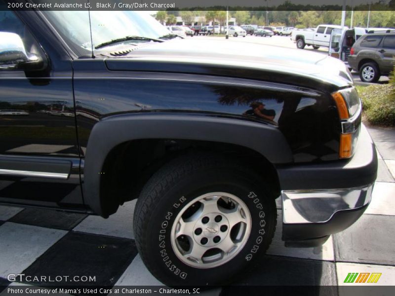 Black / Gray/Dark Charcoal 2006 Chevrolet Avalanche LS