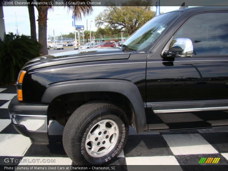 Black / Gray/Dark Charcoal 2006 Chevrolet Avalanche LS