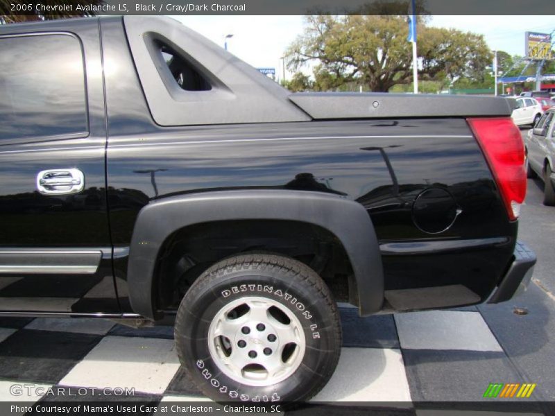 Black / Gray/Dark Charcoal 2006 Chevrolet Avalanche LS