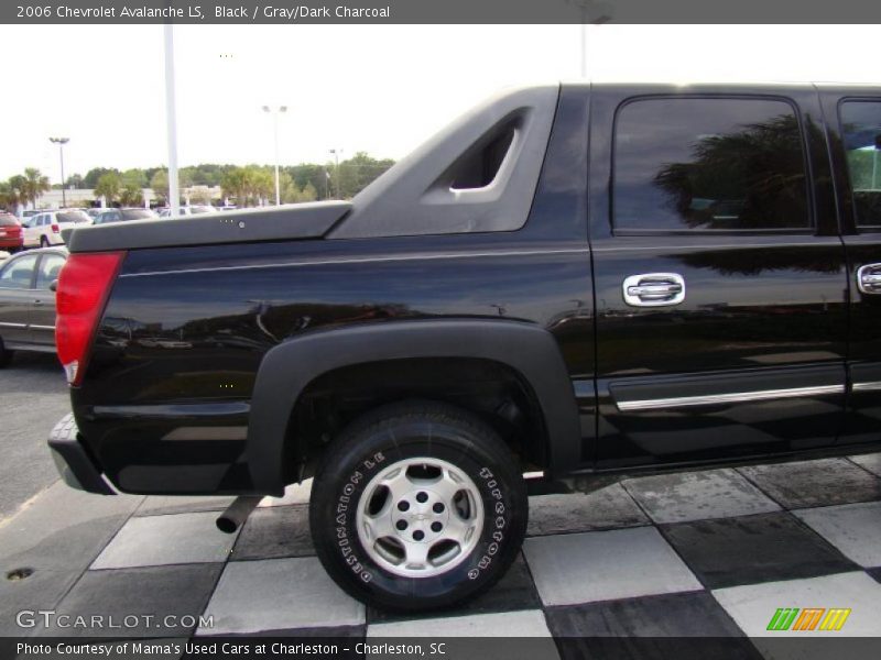 Black / Gray/Dark Charcoal 2006 Chevrolet Avalanche LS