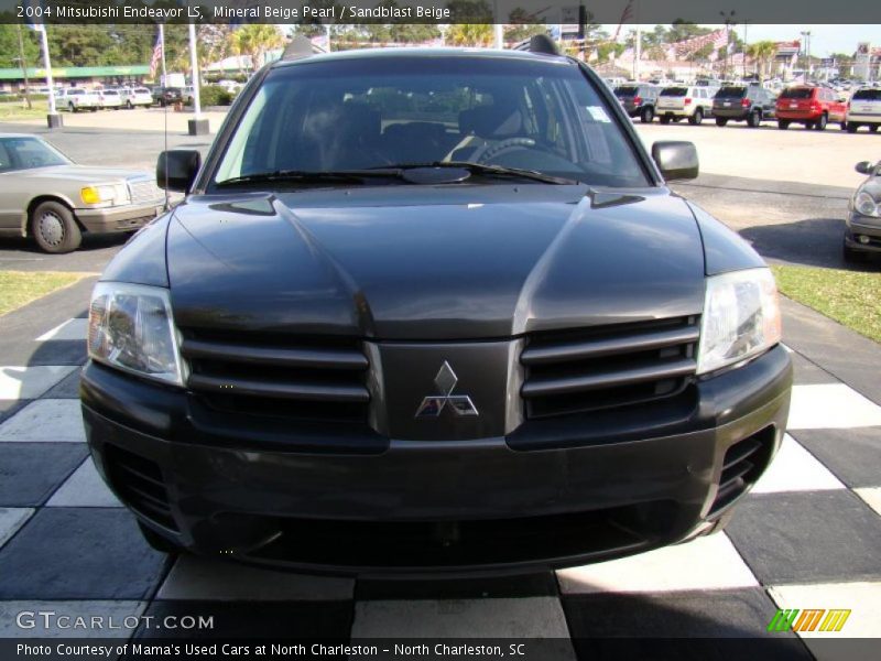 Mineral Beige Pearl / Sandblast Beige 2004 Mitsubishi Endeavor LS