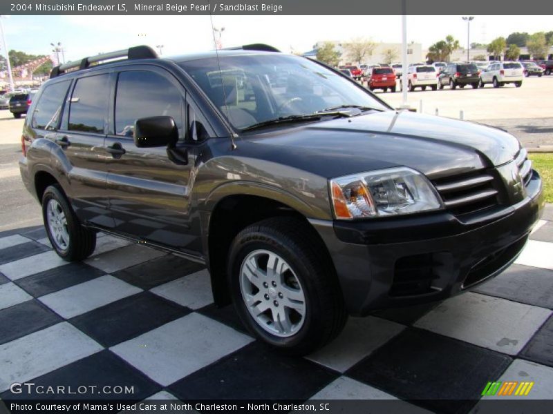 Mineral Beige Pearl / Sandblast Beige 2004 Mitsubishi Endeavor LS