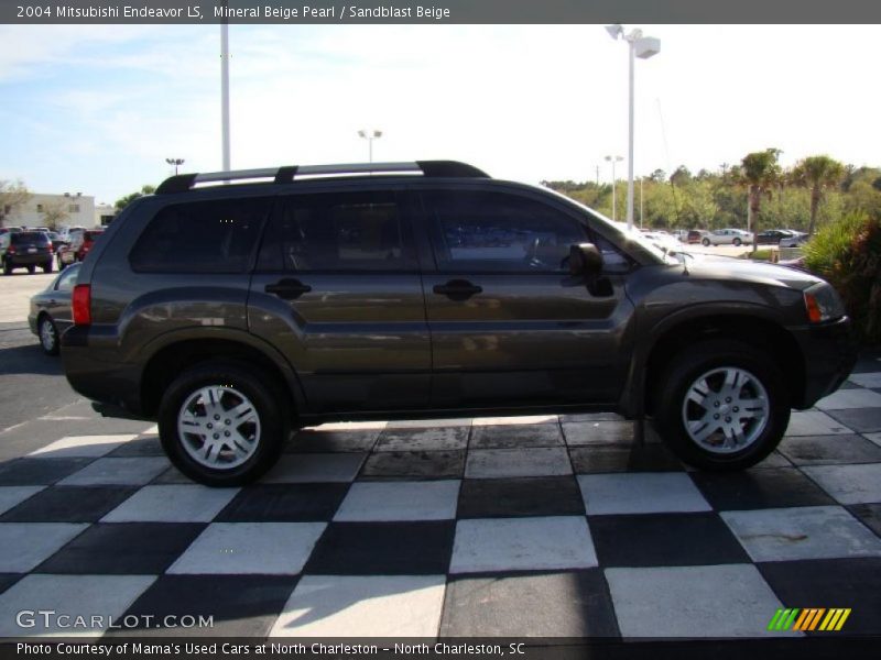Mineral Beige Pearl / Sandblast Beige 2004 Mitsubishi Endeavor LS