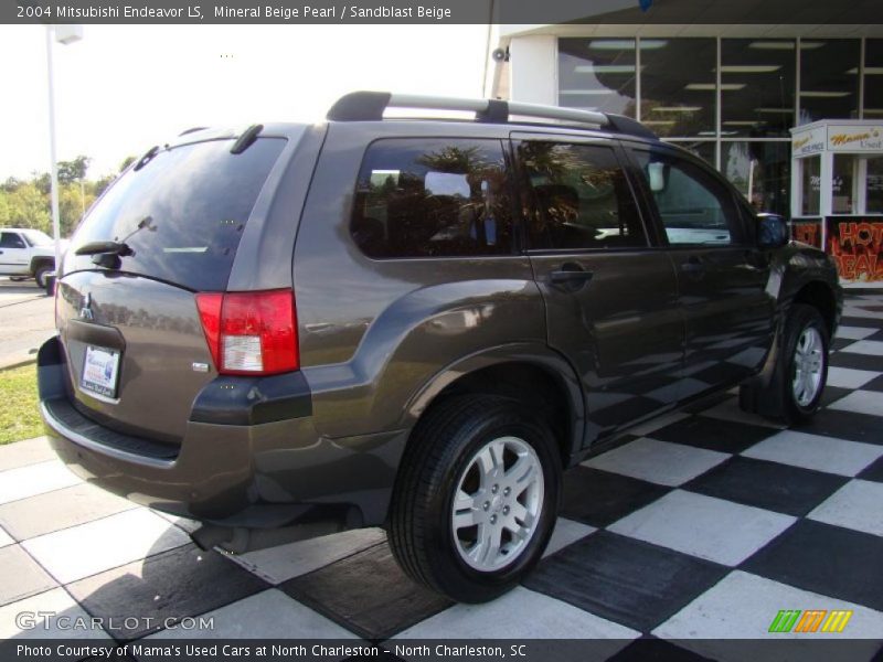 Mineral Beige Pearl / Sandblast Beige 2004 Mitsubishi Endeavor LS