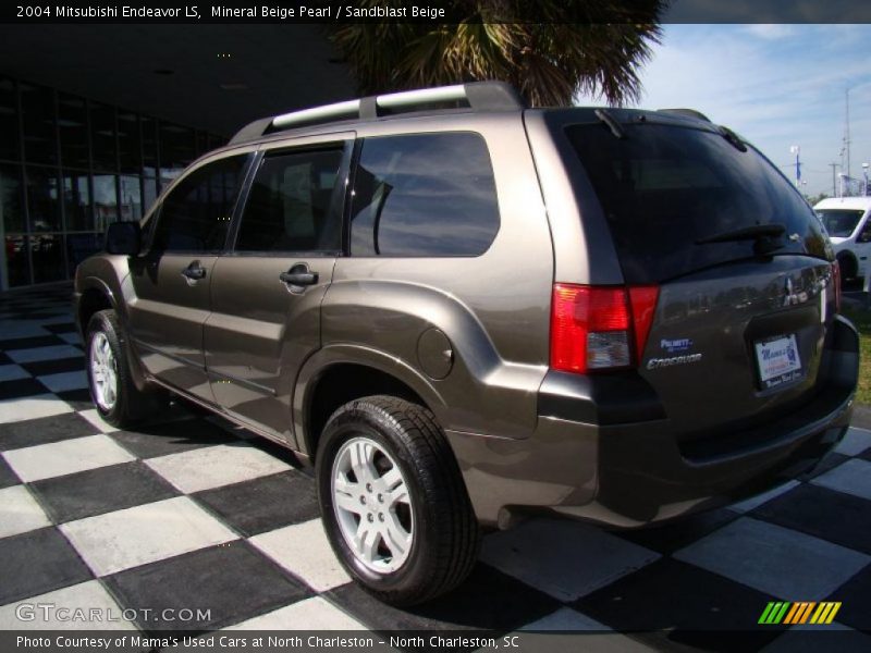 Mineral Beige Pearl / Sandblast Beige 2004 Mitsubishi Endeavor LS