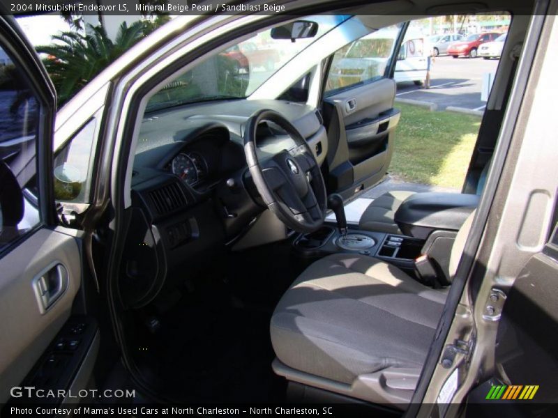 Mineral Beige Pearl / Sandblast Beige 2004 Mitsubishi Endeavor LS