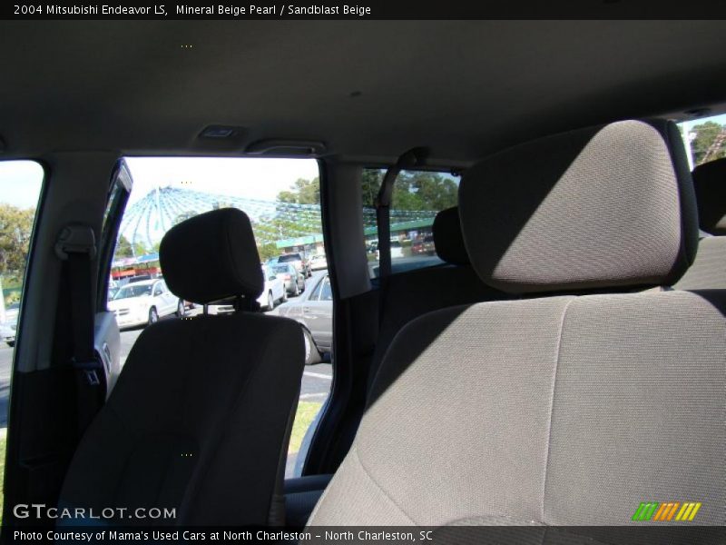 Mineral Beige Pearl / Sandblast Beige 2004 Mitsubishi Endeavor LS