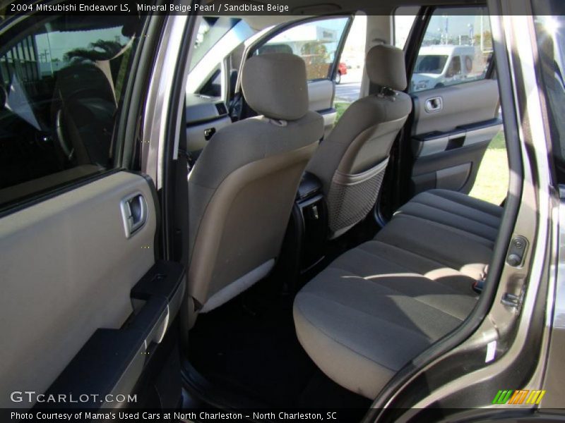 Mineral Beige Pearl / Sandblast Beige 2004 Mitsubishi Endeavor LS