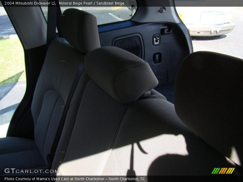 Mineral Beige Pearl / Sandblast Beige 2004 Mitsubishi Endeavor LS