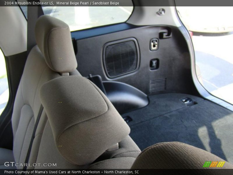Mineral Beige Pearl / Sandblast Beige 2004 Mitsubishi Endeavor LS