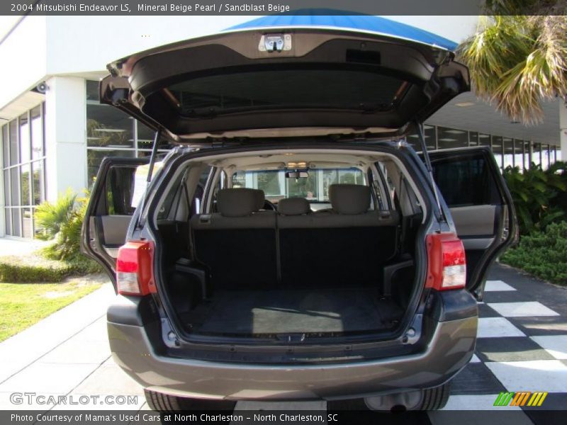 Mineral Beige Pearl / Sandblast Beige 2004 Mitsubishi Endeavor LS