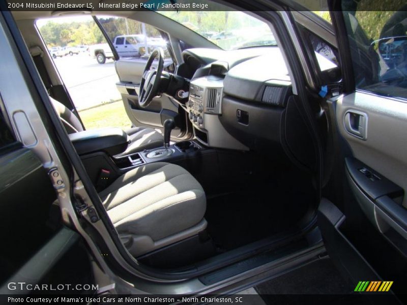 Mineral Beige Pearl / Sandblast Beige 2004 Mitsubishi Endeavor LS