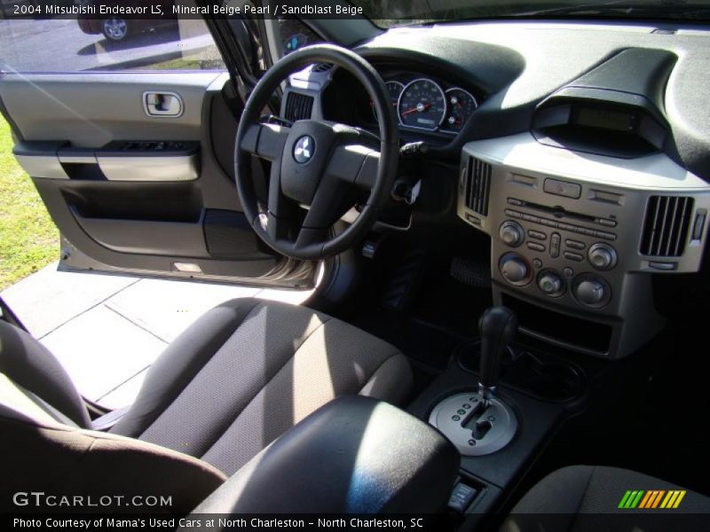 Mineral Beige Pearl / Sandblast Beige 2004 Mitsubishi Endeavor LS