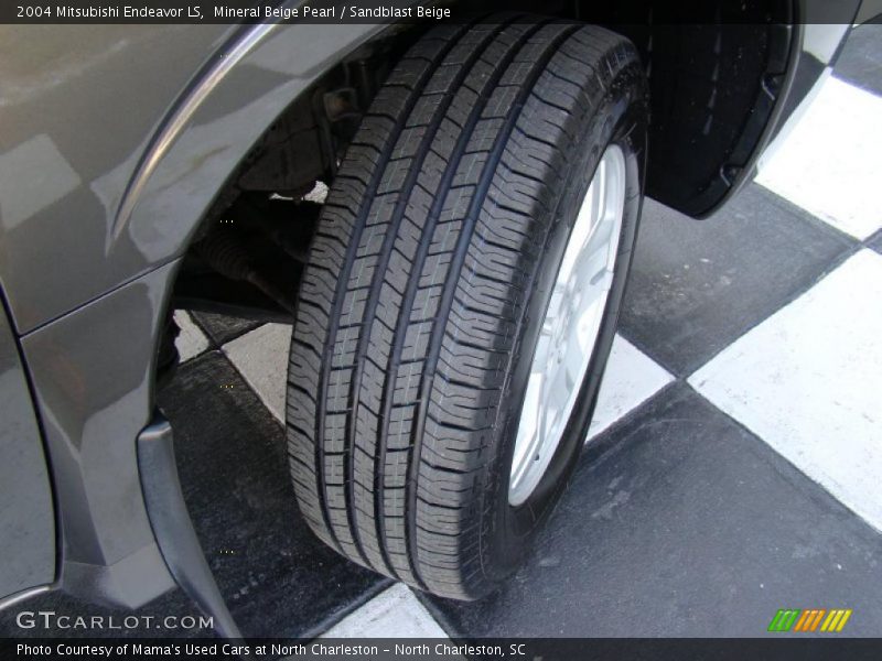 Mineral Beige Pearl / Sandblast Beige 2004 Mitsubishi Endeavor LS