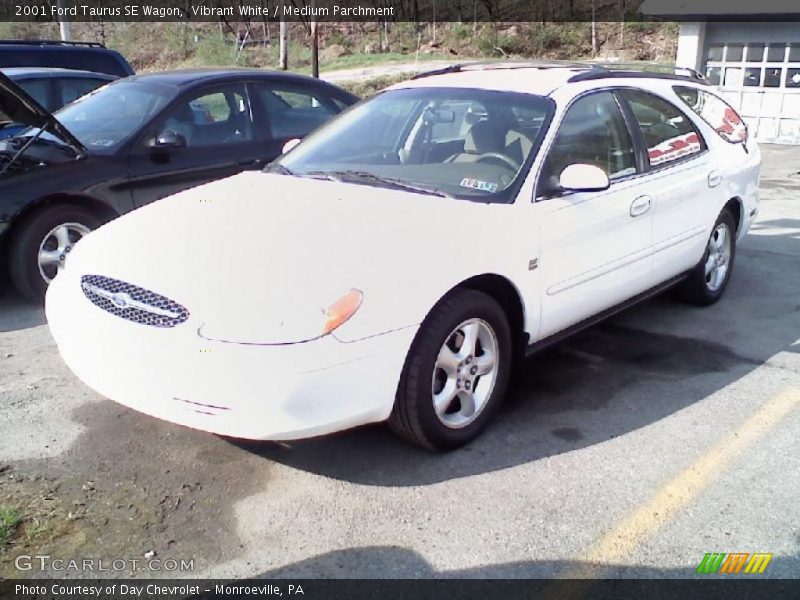 Vibrant White / Medium Parchment 2001 Ford Taurus SE Wagon