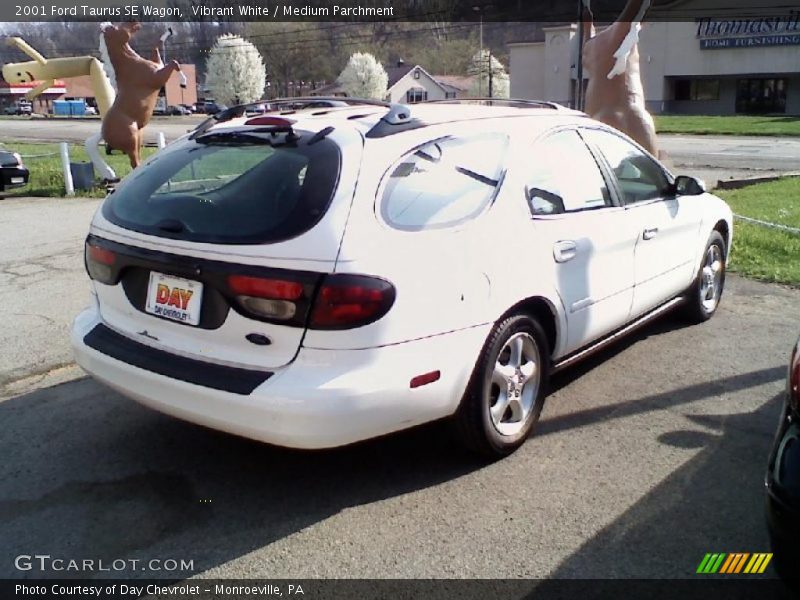Vibrant White / Medium Parchment 2001 Ford Taurus SE Wagon