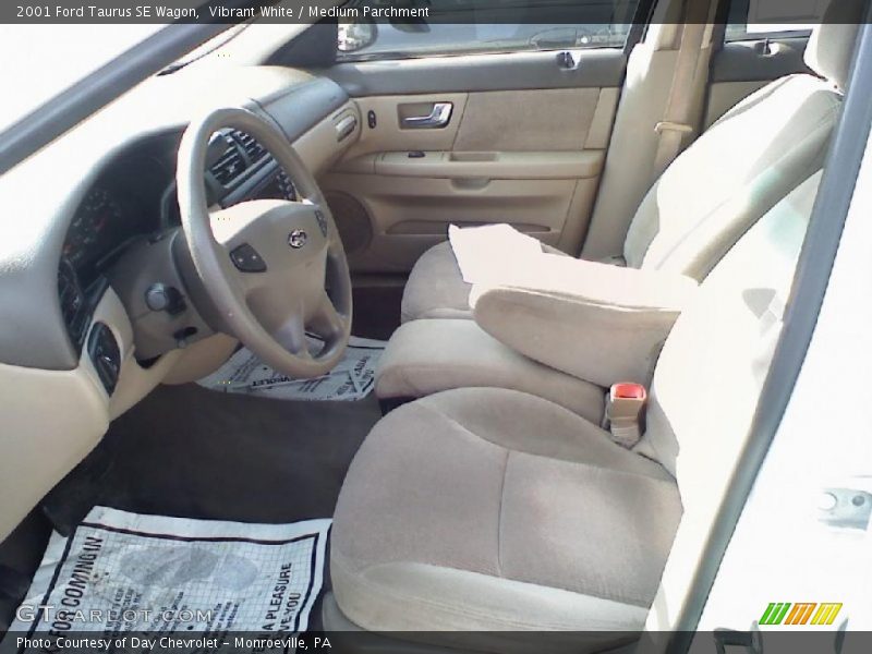 Vibrant White / Medium Parchment 2001 Ford Taurus SE Wagon