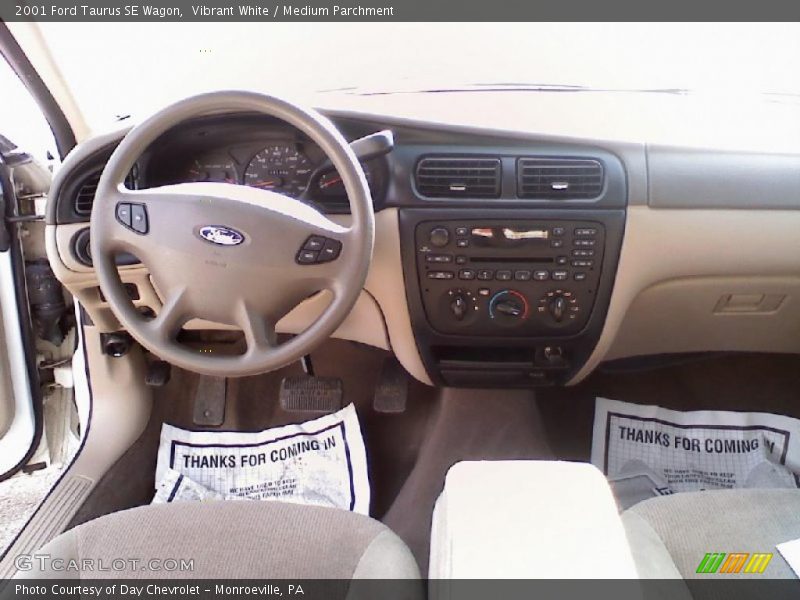 Vibrant White / Medium Parchment 2001 Ford Taurus SE Wagon