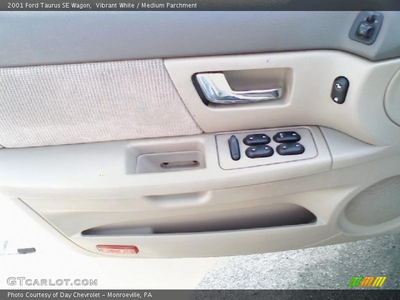 Vibrant White / Medium Parchment 2001 Ford Taurus SE Wagon