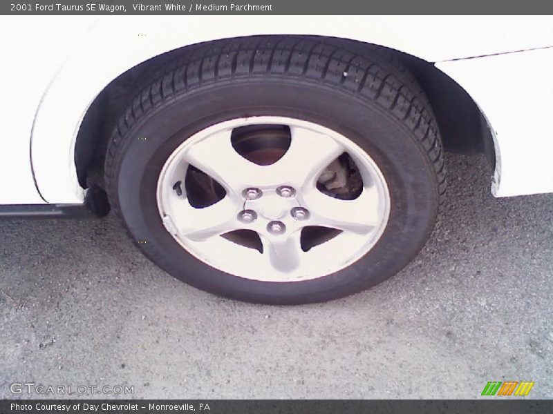Vibrant White / Medium Parchment 2001 Ford Taurus SE Wagon