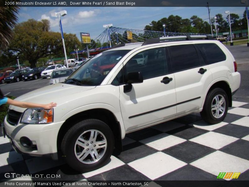 Dover White Pearl / Sand Blast Beige 2006 Mitsubishi Endeavor LS AWD
