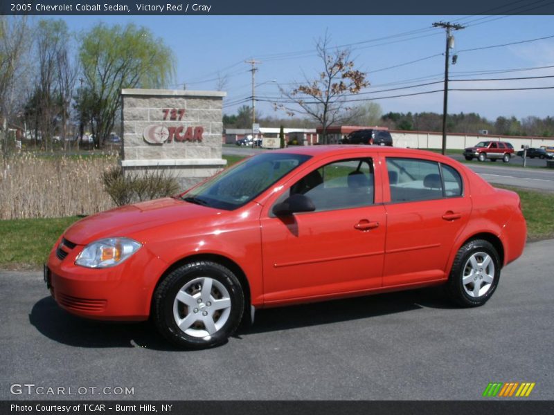 Victory Red / Gray 2005 Chevrolet Cobalt Sedan