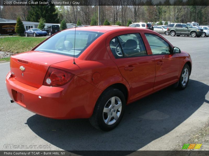 Victory Red / Gray 2005 Chevrolet Cobalt Sedan