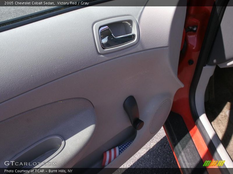Victory Red / Gray 2005 Chevrolet Cobalt Sedan