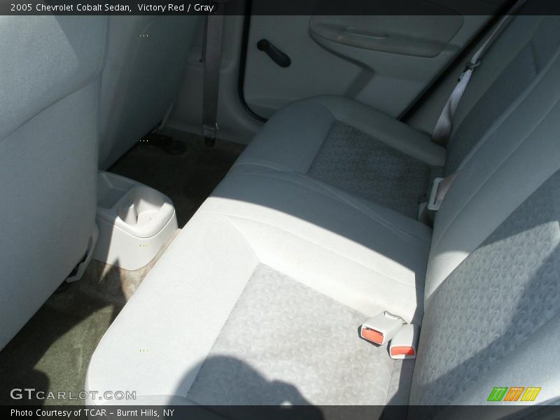 Victory Red / Gray 2005 Chevrolet Cobalt Sedan