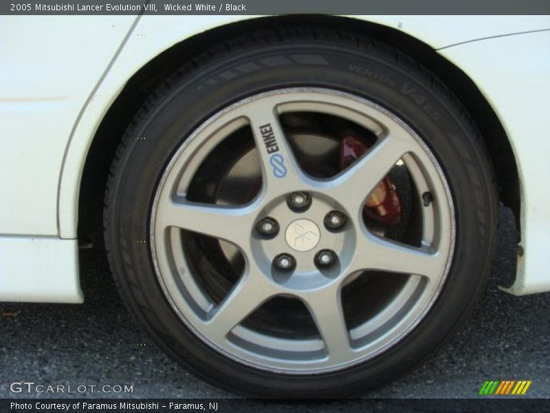 Wicked White / Black 2005 Mitsubishi Lancer Evolution VIII