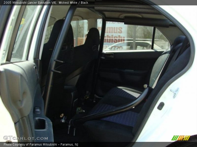 Wicked White / Black 2005 Mitsubishi Lancer Evolution VIII