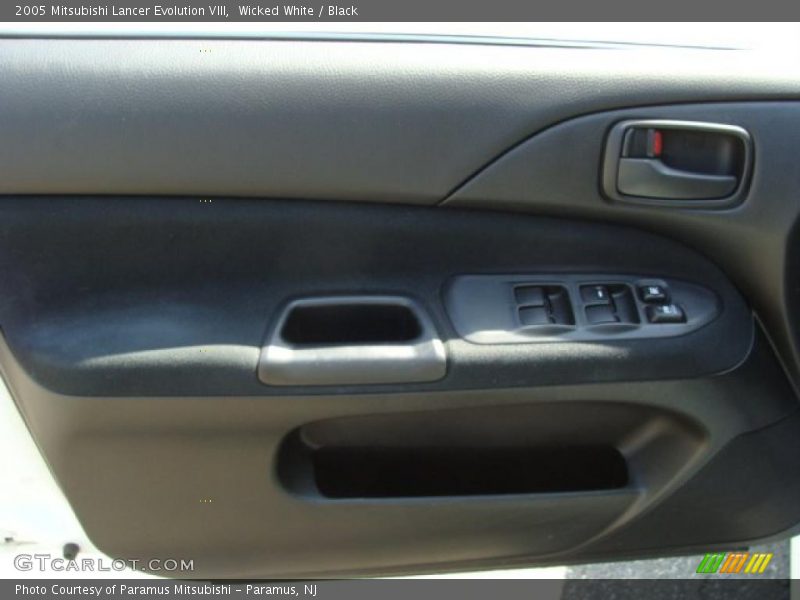 Wicked White / Black 2005 Mitsubishi Lancer Evolution VIII