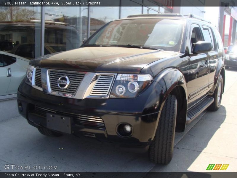 Super Black / Graphite 2005 Nissan Pathfinder SE 4x4