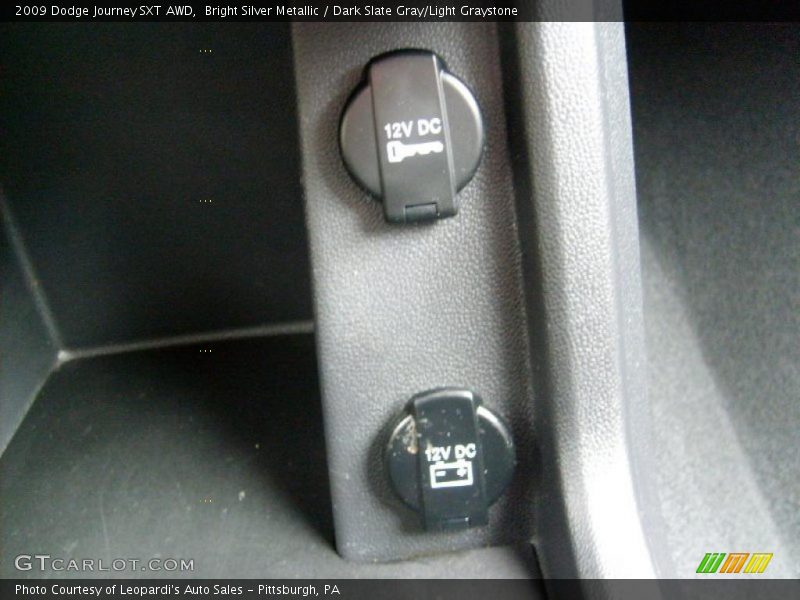 Bright Silver Metallic / Dark Slate Gray/Light Graystone 2009 Dodge Journey SXT AWD